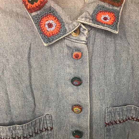 VINTAGE | Denim embroidered button up jean shirt women’s size small - Picture 2 of 8